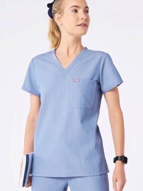 Figs Heather Indigo SET (one pocket scrub top and Zamora scrub bottom)